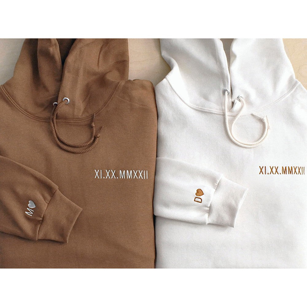 Personalisiertes, besticktes, passendes Kapuzenpullover mit römischen Ziffern, Valentinstags-Paargeschenke