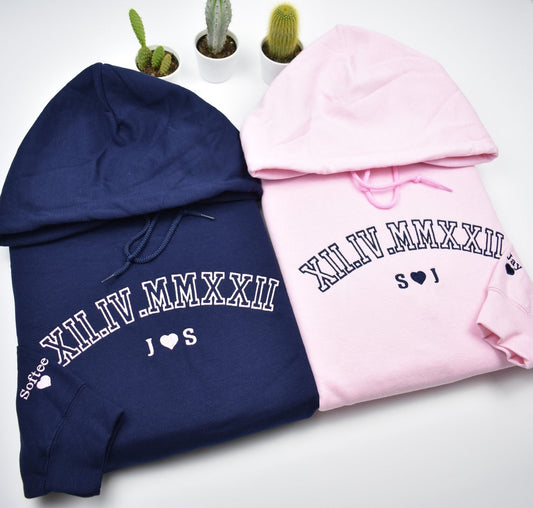 Individuell bestickter Kapuzenpullover mit römischen Ziffern, einzigartige Geschenke für Paare, Jahrestagsgeschenk, Valentinstagsgeschenke für die Freundin