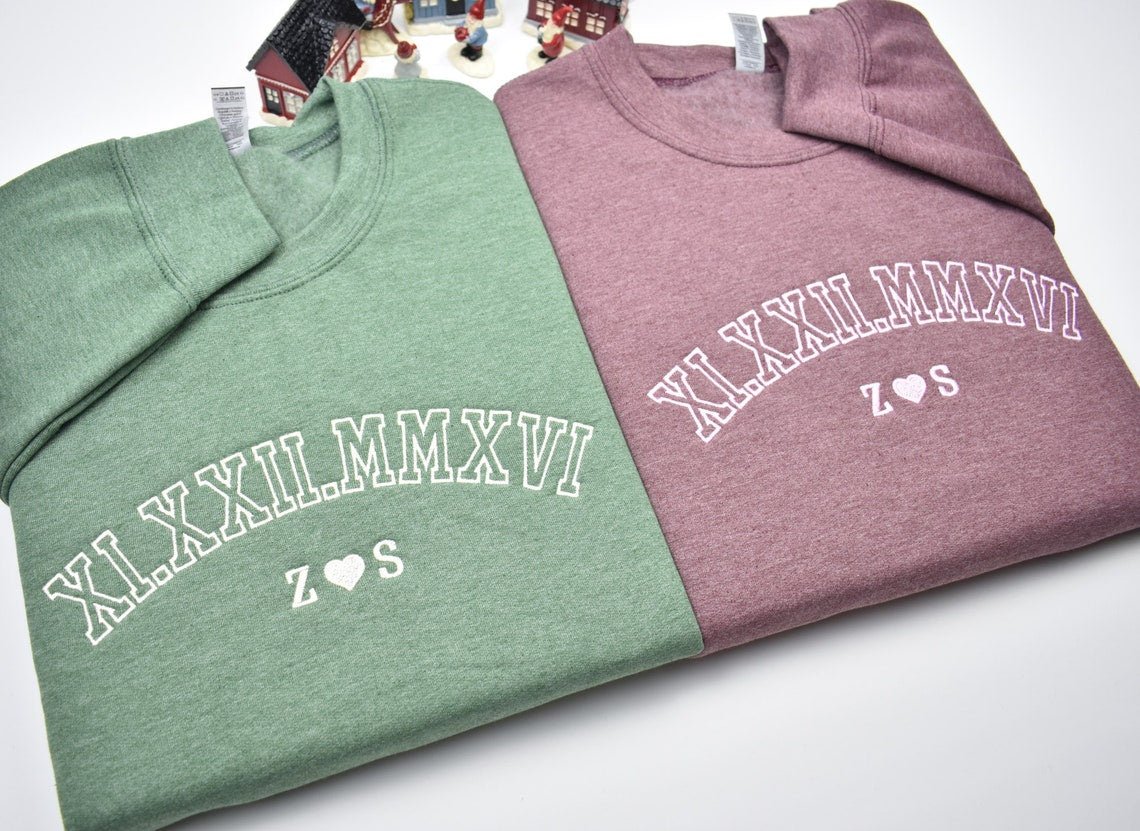 Individuell bestickter Kapuzenpullover mit römischen Ziffern, einzigartige Geschenke für Paare, Jahrestagsgeschenk, Valentinstagsgeschenke für die Freundin