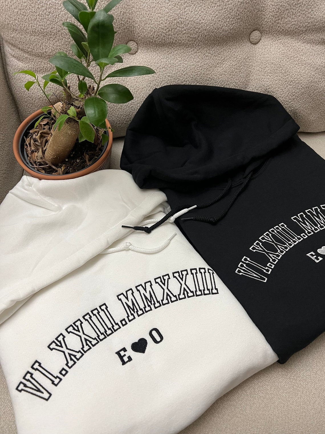 Individuell bestickter Kapuzenpullover mit römischen Ziffern, einzigartige Geschenke für Paare, Jahrestagsgeschenk, Valentinstagsgeschenke für die Freundin