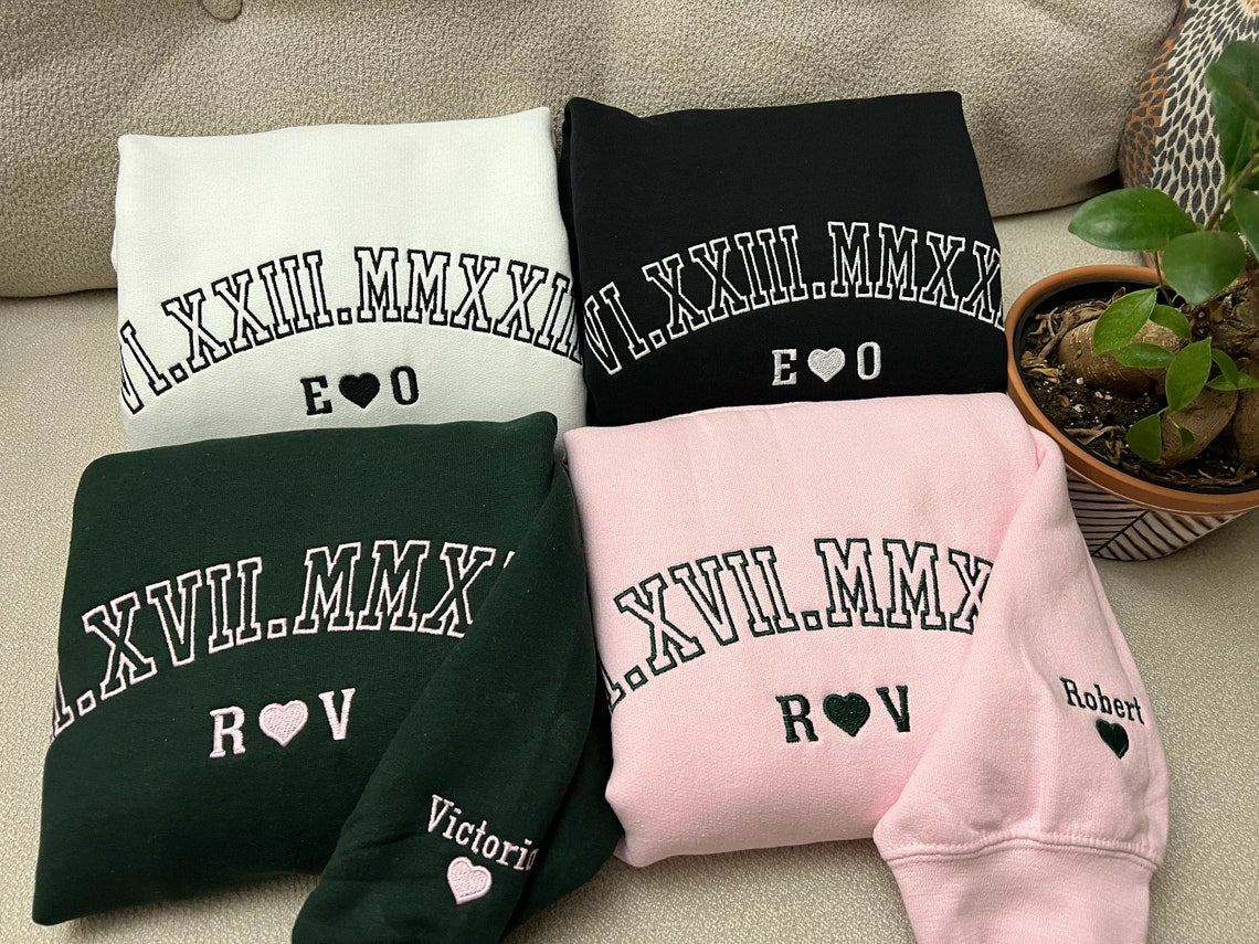 Individuell bestickter Kapuzenpullover mit römischen Ziffern, einzigartige Geschenke für Paare, Jahrestagsgeschenk, Valentinstagsgeschenke für die Freundin
