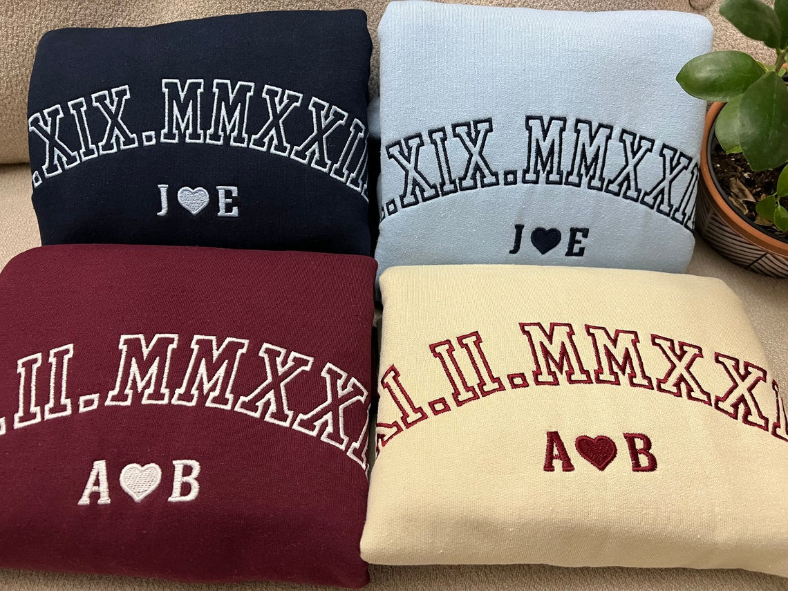 Individuell bestickter Kapuzenpullover mit römischen Ziffern, einzigartige Geschenke für Paare, Jahrestagsgeschenk, Valentinstagsgeschenke für die Freundin