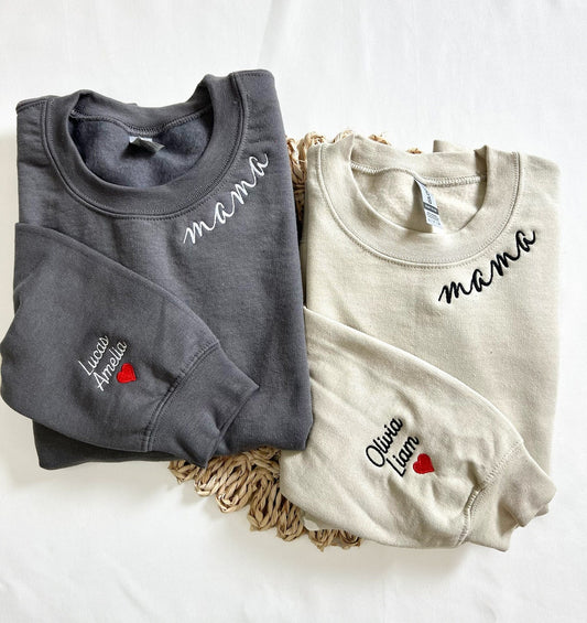Besticktes Mama-Sweatshirt mit Kindernamen auf dem Ärmel. Geschenkideen zum Muttertag.