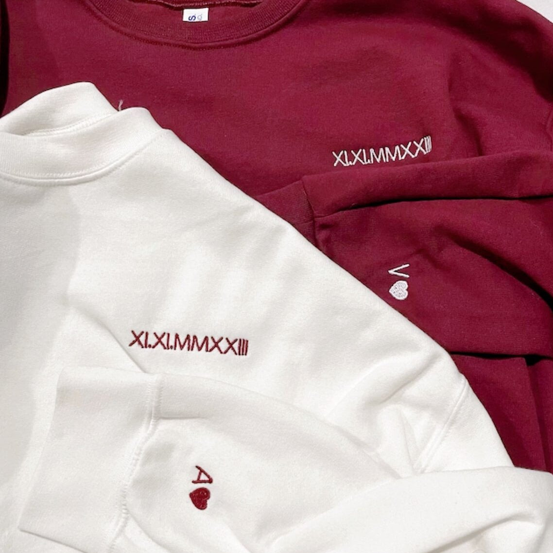 Personalisiertes, besticktes, passendes Kapuzenpullover mit römischen Ziffern, Valentinstags-Paargeschenke