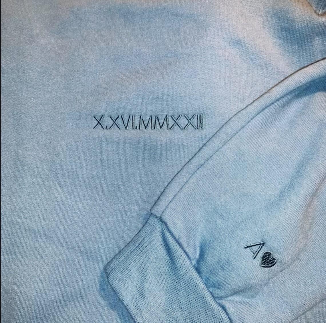 Personalisiertes, besticktes, passendes Kapuzenpullover mit römischen Ziffern, Valentinstags-Paargeschenke