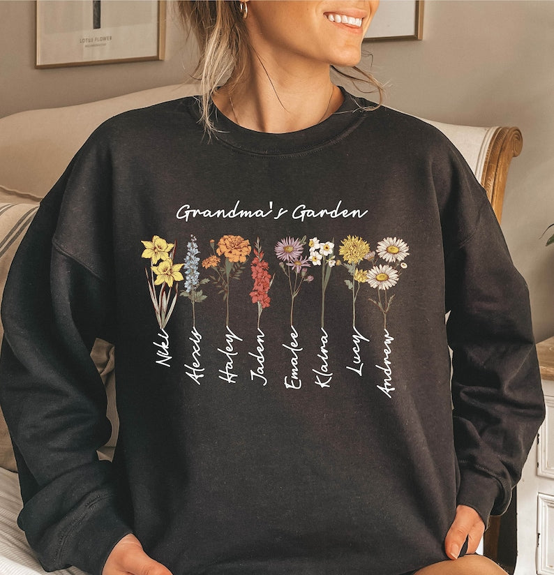 Personalisiertes Omas Garten-Blumen-Sweatshirt mit den Namen des Enkelkinds, Muttertagsgeschenk für Oma und Mama
