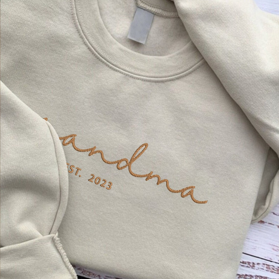 Individuell bestickter Kapuzenpullover „Mama, Papa, EST“ mit den Namen der Kinder auf dem Ärmel