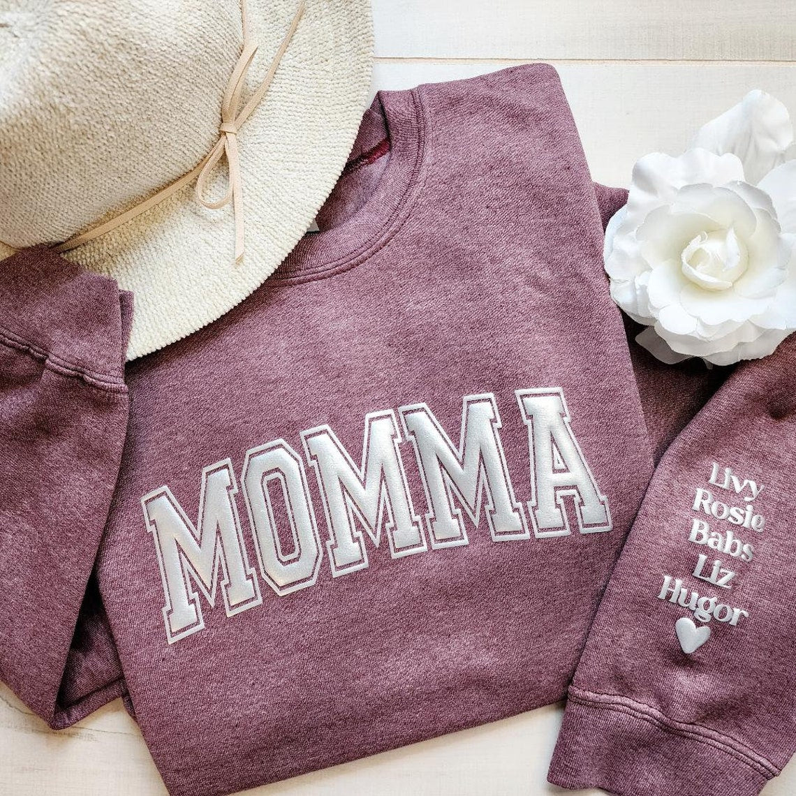 Personalisiertes Mama-Andenken-Sweatshirt mit Puff-Schriftzug und Kindernamen auf dem Ärmel, Muttertagsgeschenk