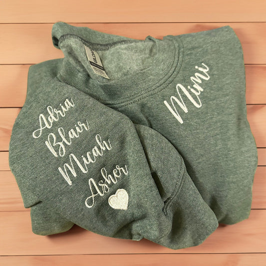 Personalisiertes besticktes Mimi-Sweatshirt mit individuellem Namen auf dem Ärmel, Muttertagsgeschenk