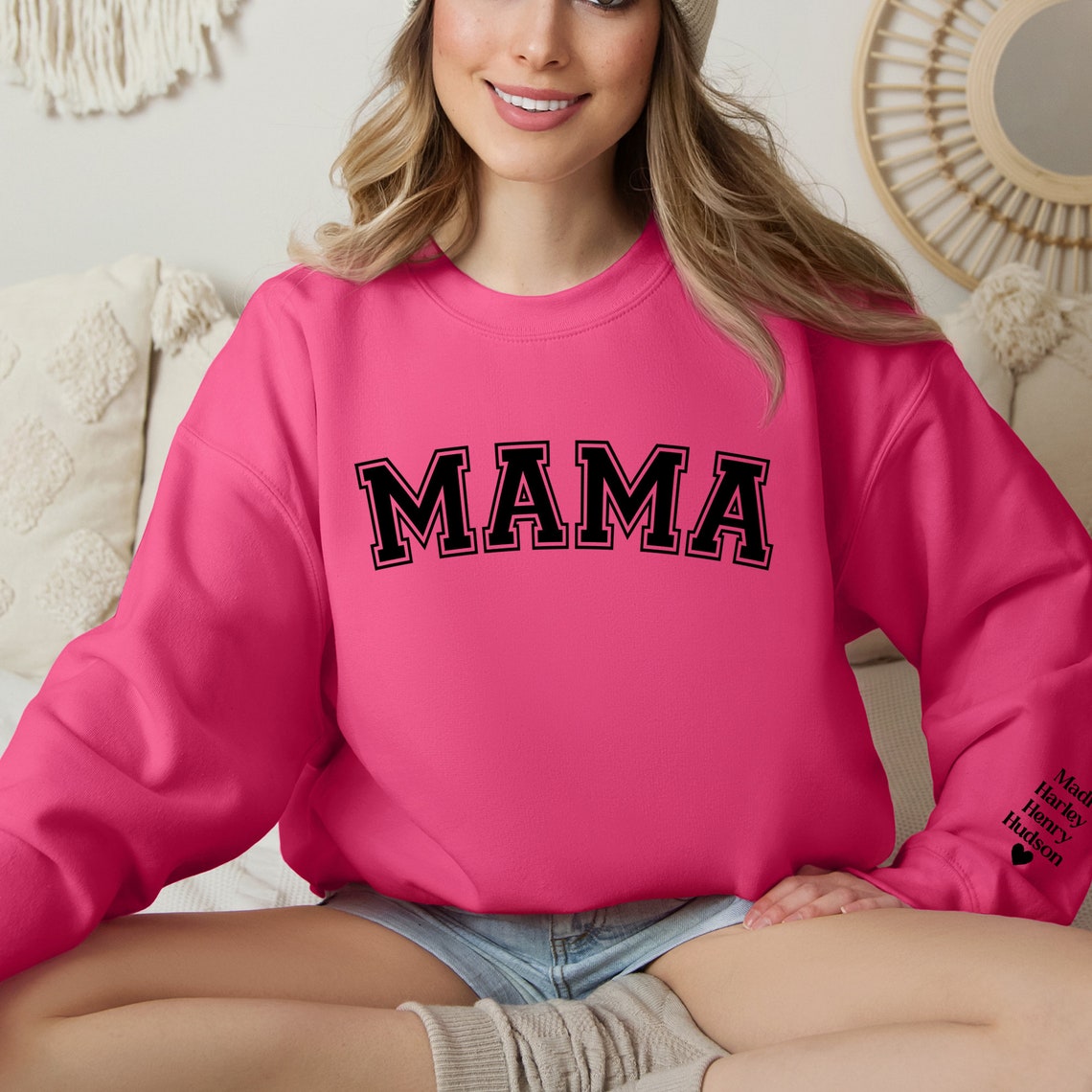Personalisiertes Mama-Andenken-Sweatshirt mit Puff-Schriftzug und Kindernamen auf dem Ärmel, Muttertagsgeschenk