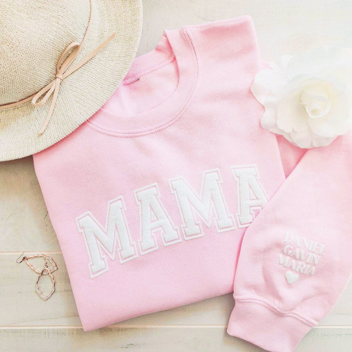 Personalisiertes Mama-Andenken-Sweatshirt mit Puff-Schriftzug und Kindernamen auf dem Ärmel, Muttertagsgeschenk