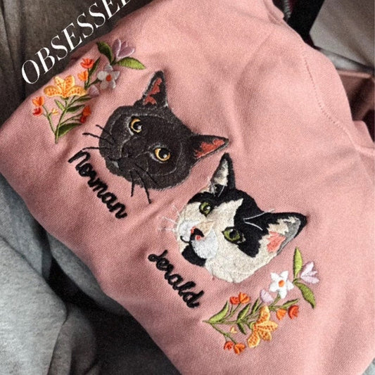 Embroidered Pet Portrait Sweatshirt with Pet Face and Wreath Christmas Gift for Pet Lovers