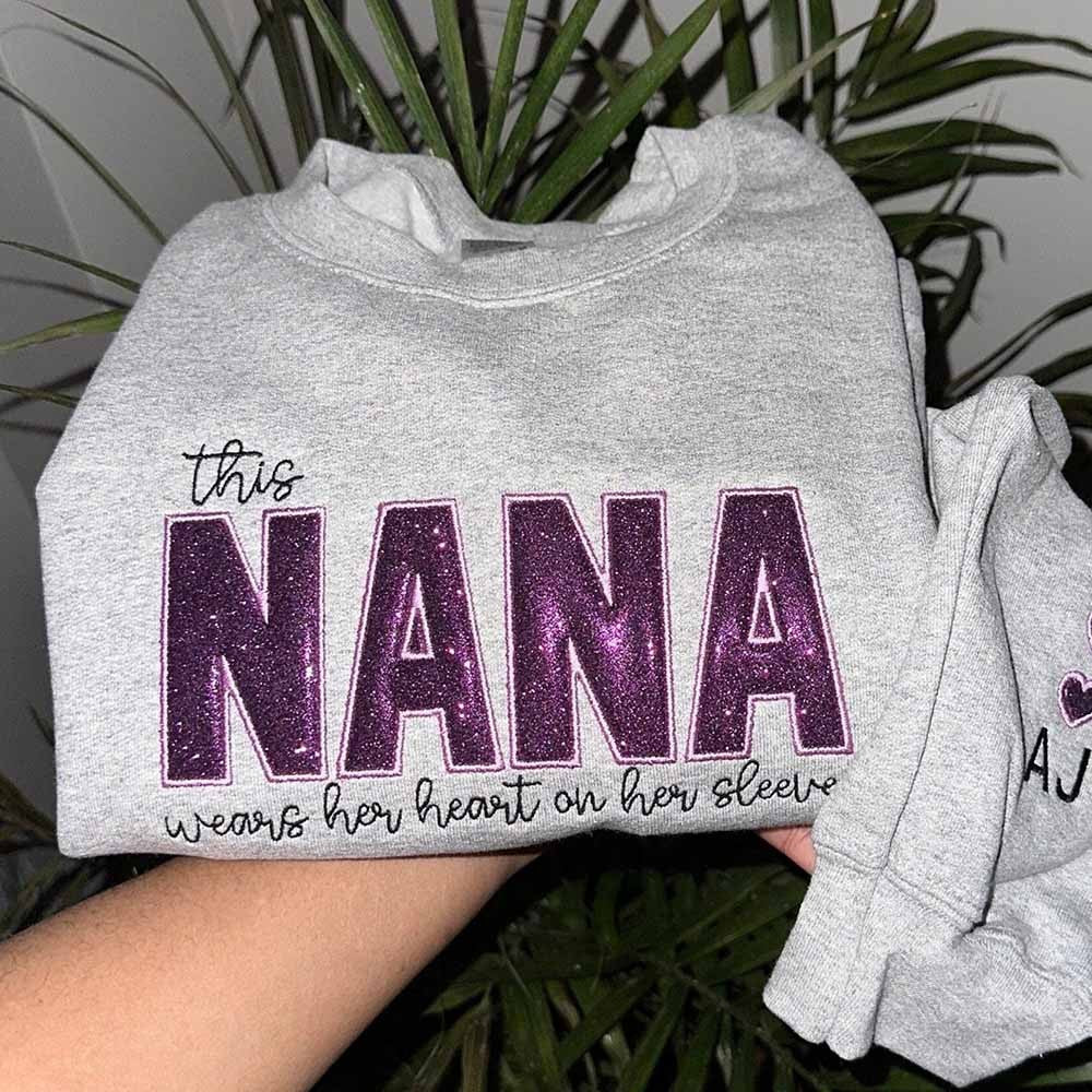 Besticktes MAMA-Sweatshirt mit Rundhalsausschnitt und Kindernamen auf dem Ärmel, Muttertagsgeschenk für Mama