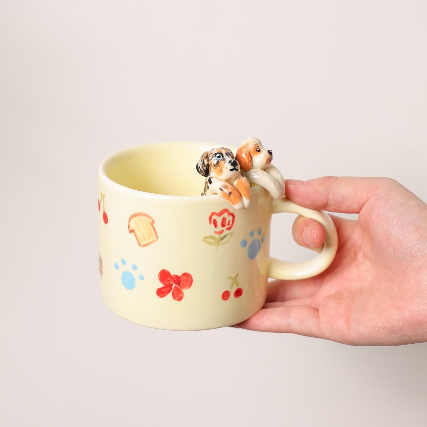 Individuelle Tasse mit Haustierfigur und Namen – handgefertigte Keramiktasse mit Katze und Hund, Weihnachtsgeschenk für Tierliebhaber