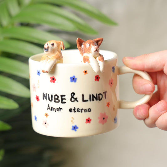 Individuelle Tasse mit Haustierfigur und Namen – handgefertigte Keramiktasse mit Katze und Hund, Weihnachtsgeschenk für Tierliebhaber