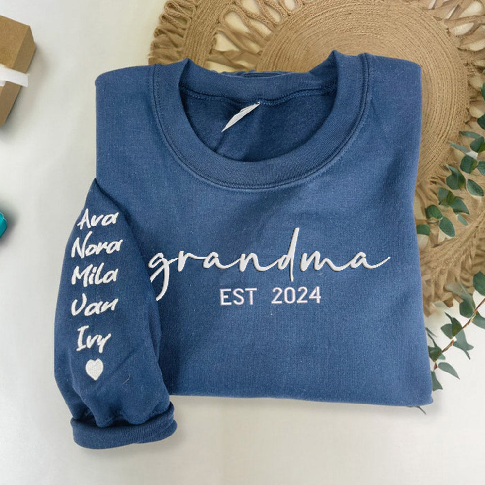 Personalisiertes besticktes Mama-Sweatshirt mit geschätztem Datum und Kindernamen auf dem Ärmel, Geschenk für Mama