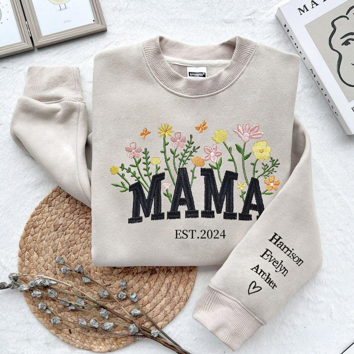 Besticktes Sweatshirt mit Blumenmuster „MAMA EST“ und Kindernamen, Geschenk für neue Mama, Muttertagsgeschenk