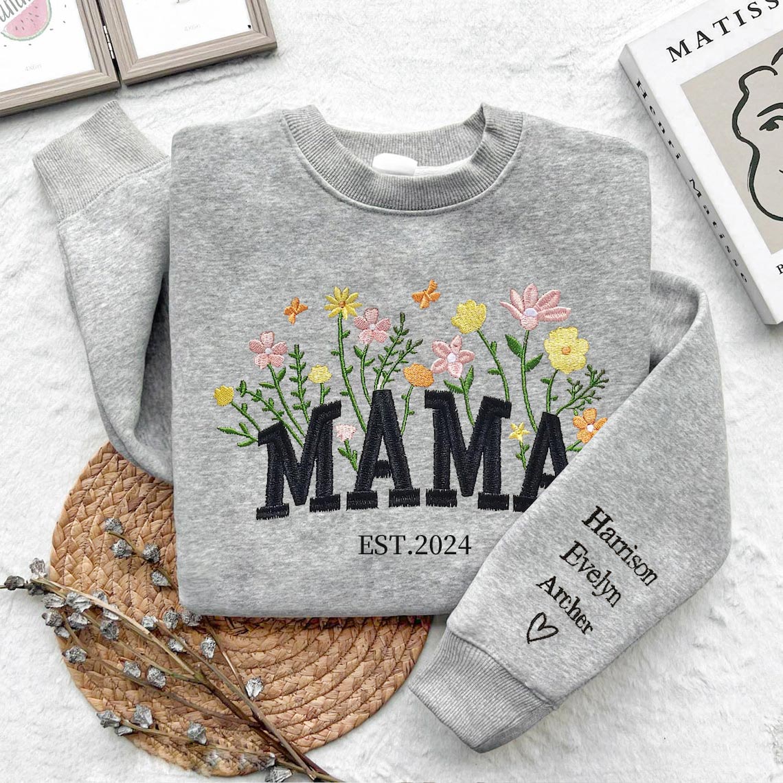 Besticktes Sweatshirt mit Blumenmuster „MAMA EST“ und Kindernamen, Geschenk für neue Mama, Muttertagsgeschenk