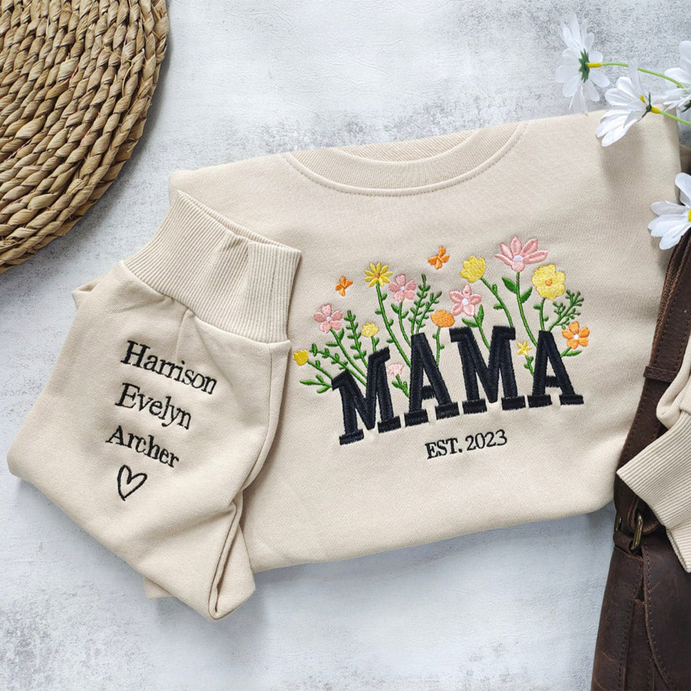 Besticktes Sweatshirt mit Blumenmuster „MAMA EST“ und Kindernamen, Geschenk für neue Mama, Muttertagsgeschenk