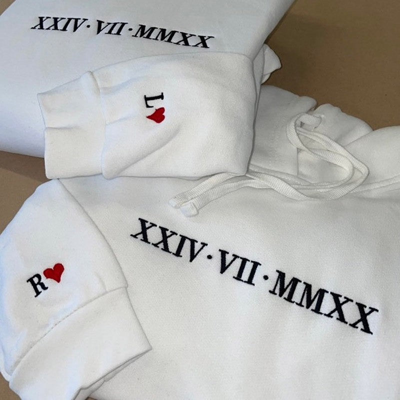 Personalisierte bestickte römische Ziffer auf der Brust, passender Kapuzenpullover, Valentinstags-Geschenk für Paare