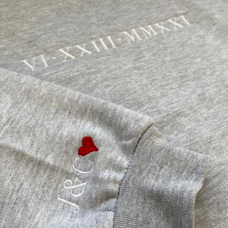 Personalisierte bestickte römische Ziffer auf der Brust, passender Kapuzenpullover, Valentinstags-Geschenk für Paare