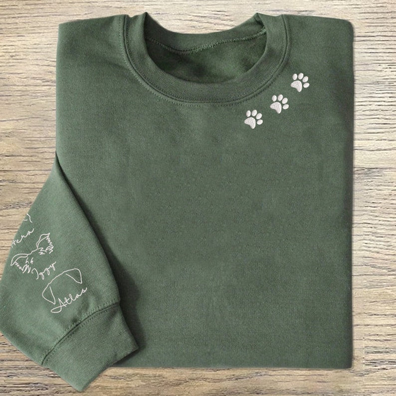 SCHLUSSVERKAUF!! Personalisiertes Herz auf meinem Ärmel, bestickter Rundhalsausschnitt mit Hundeohr, Geschenk für Haustierliebhaber