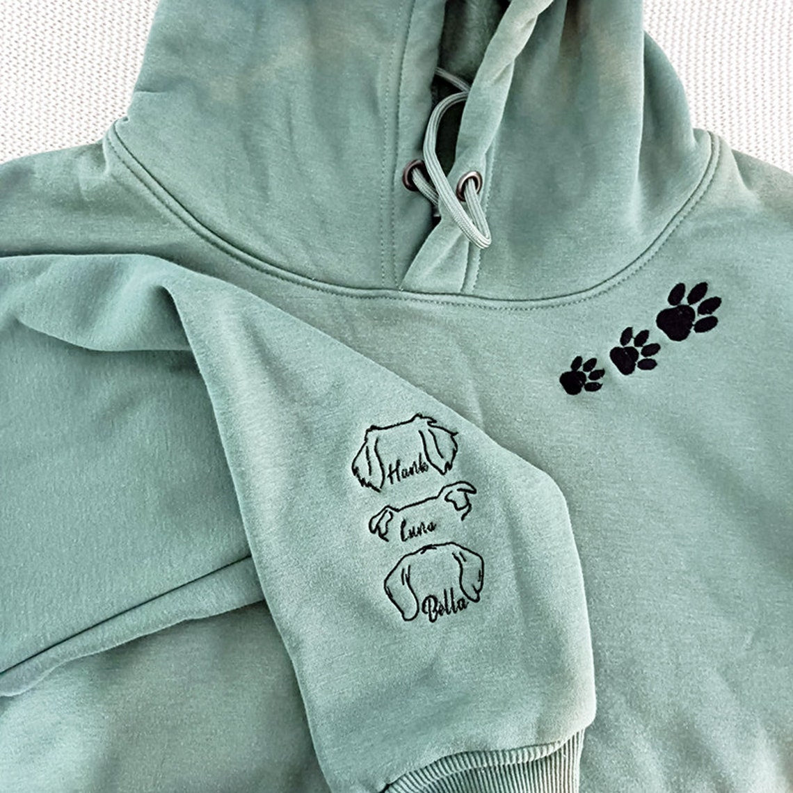 SCHLUSSVERKAUF!! Personalisiertes Herz auf meinem Ärmel, bestickter Rundhalsausschnitt mit Hundeohr, Geschenk für Haustierliebhaber