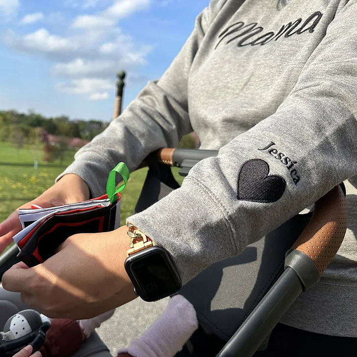 Besticktes Mama-Sweatshirt mit Kindernamen auf dem Ärmel, Geschenk für Mama, Muttertag, Geburtstagsgeschenke