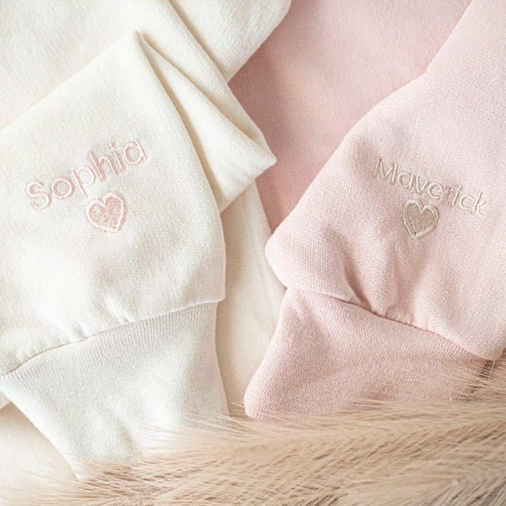 Sudadera bordada para mamá con los nombres de los niños en la manga. Regalo para el Día de la Madre.