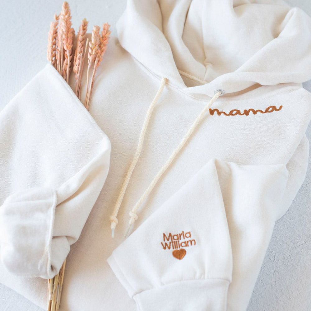 Sudadera bordada para mamá con los nombres de los niños en la manga. Regalo para el Día de la Madre.
