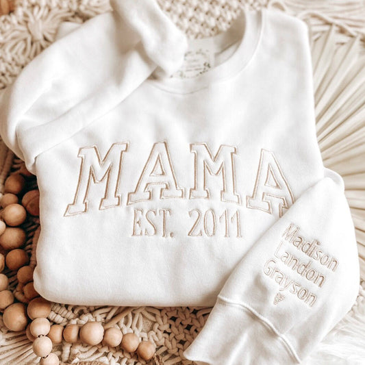 Besticktes MAMA-Sweatshirt mit Rundhalsausschnitt und Kindernamen auf dem Ärmel, Muttertagsgeschenk für Mama