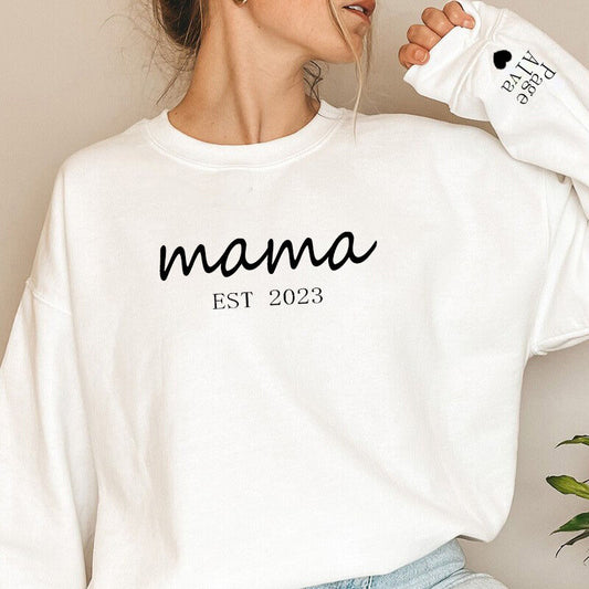 Individuell besticktes Mama-Sweatshirt mit Kindernamen und voraussichtlichem Datum zum Muttertag