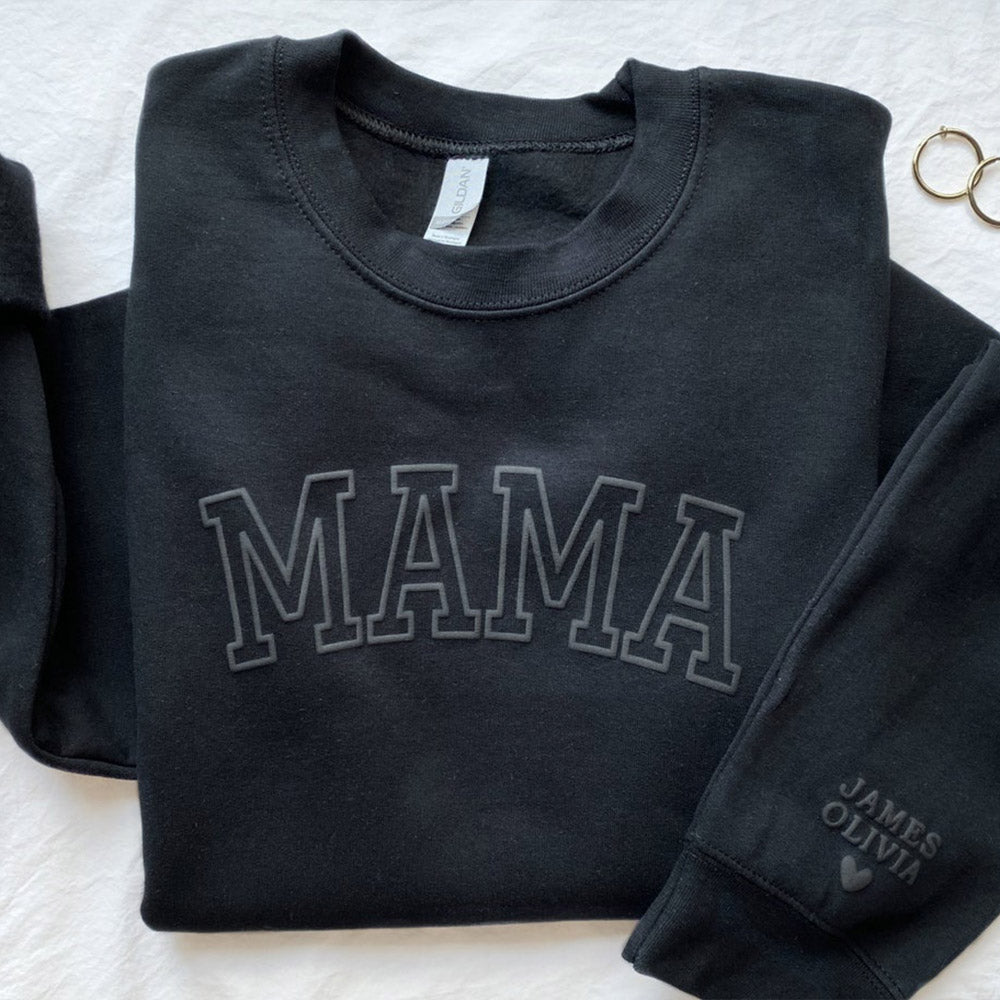 Personalisiertes Sweatshirt mit geprägtem Puff-Schriftzug „MAMA“ und Kindernamen, Geschenk für Mama
