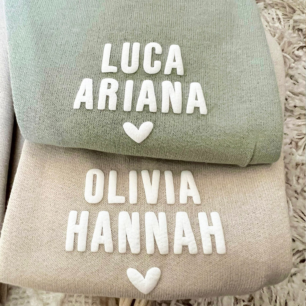 Personalisiertes Sweatshirt mit geprägtem Puff-Schriftzug „MAMA“ und Kindernamen, Geschenk für Mama