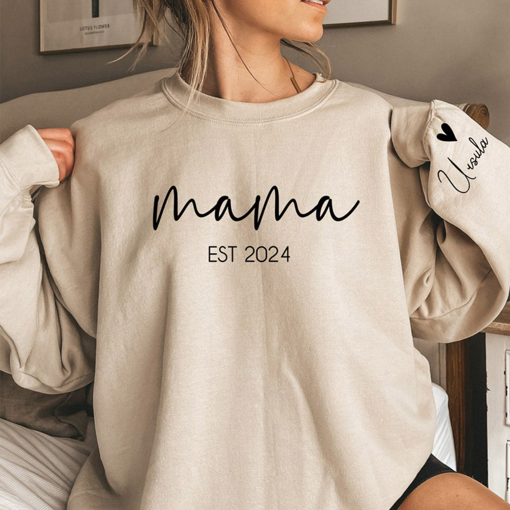 Personalisiertes Mama EST Sweatshirt mit Kindernamen auf dem Ärmel Muttertagsgeschenk