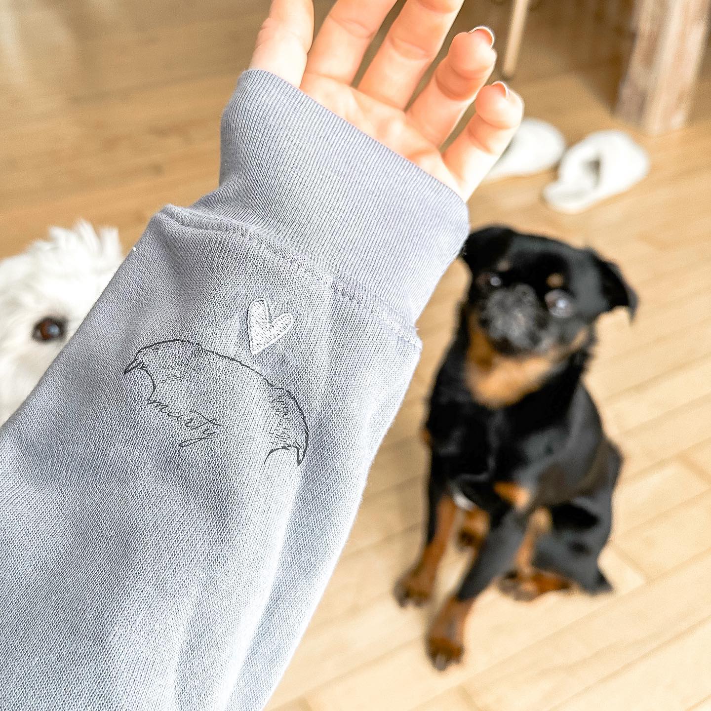 Sudadera con capucha personalizada con orejas de mascota bordadas "Llevo mi corazón en la manga", regalo para amantes de los perros