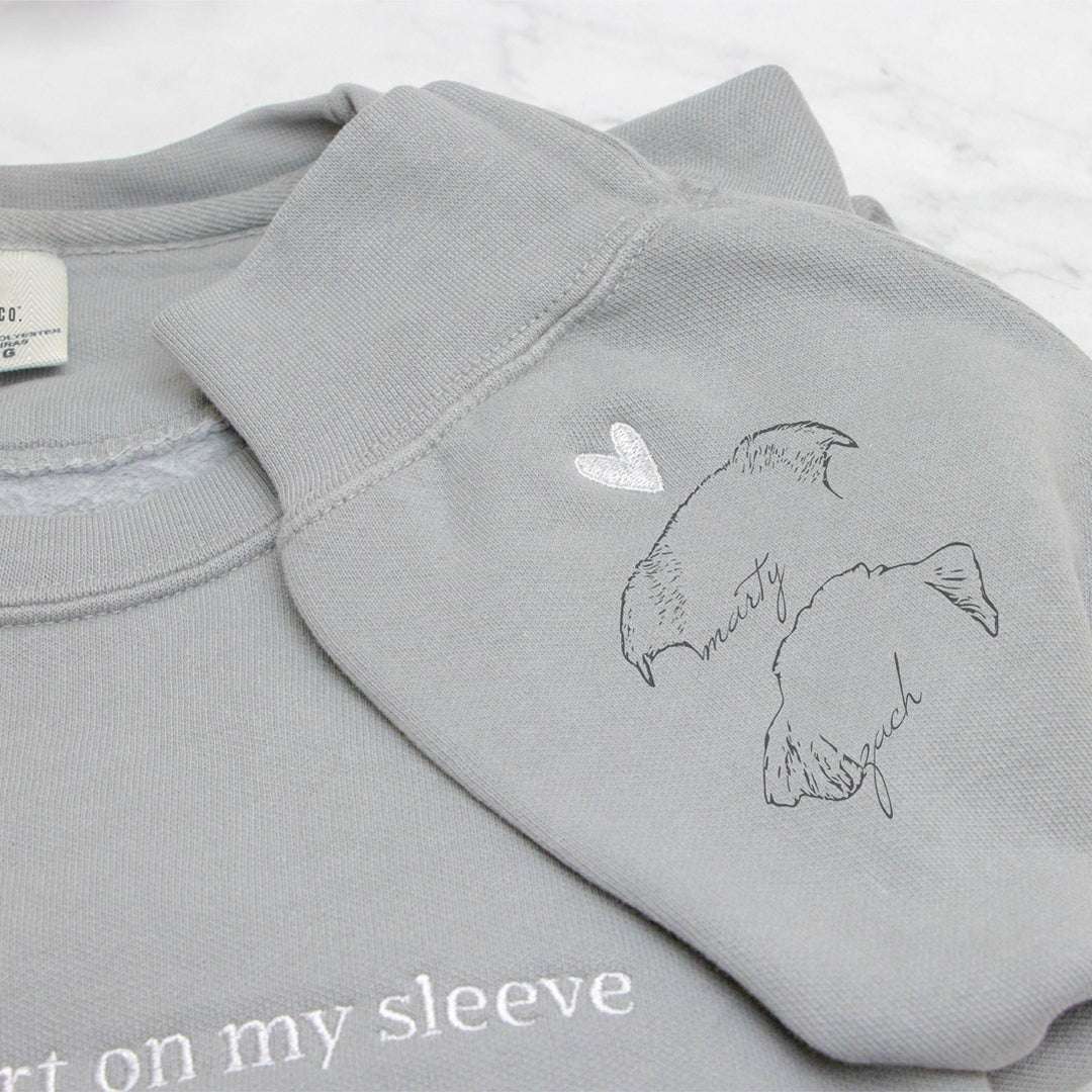 Sudadera con capucha personalizada con orejas de mascota bordadas "Llevo mi corazón en la manga", regalo para amantes de los perros