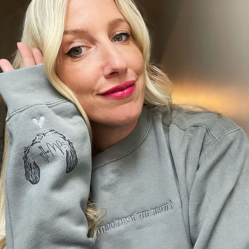 Sudadera con capucha personalizada con orejas de mascota bordadas "Llevo mi corazón en la manga", regalo para amantes de los perros