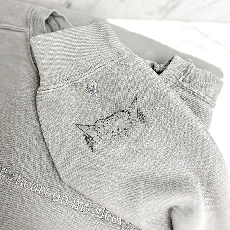 Sudadera con capucha personalizada con orejas de mascota bordadas "Llevo mi corazón en la manga", regalo para amantes de los perros