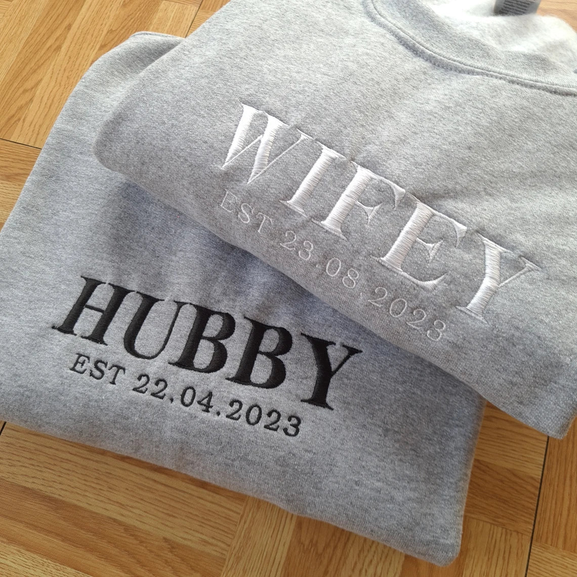Personalisiertes Jahr Wifey Hubby Besticktes Sweatshirt Benutzerdefiniertes Paar Passender Hoodie Valentinstag Jahrestag Geschenk