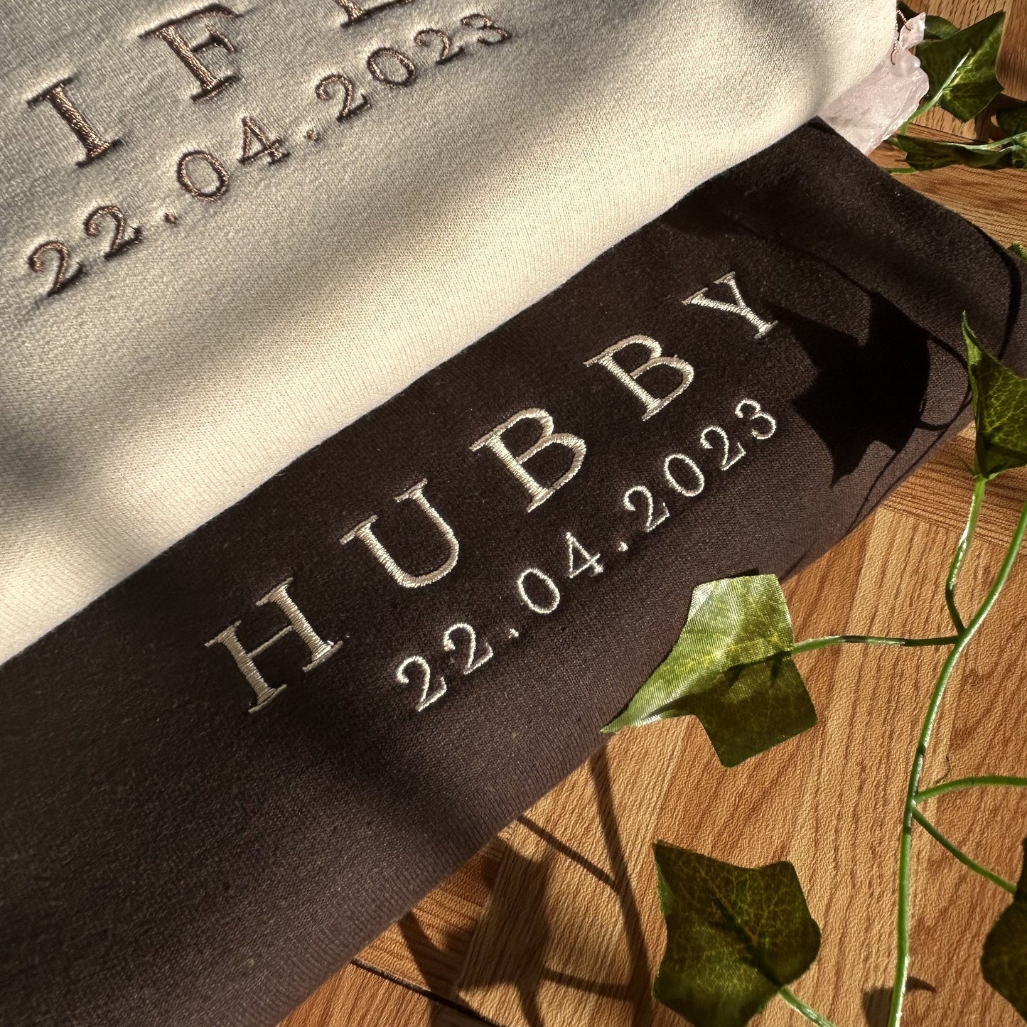 Personalisiertes Jahr Wifey Hubby Besticktes Sweatshirt Benutzerdefiniertes Paar Passender Hoodie Valentinstag Jahrestag Geschenk