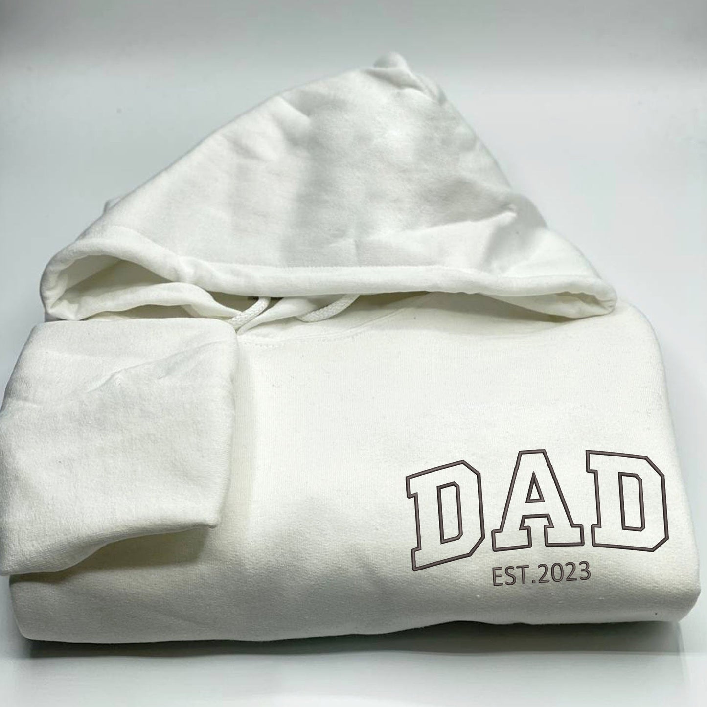 Benutzerdefinierte bestickte Papa EST Sweatshirt mit Kindernamen auf dem Ärmel für den Vatertag 