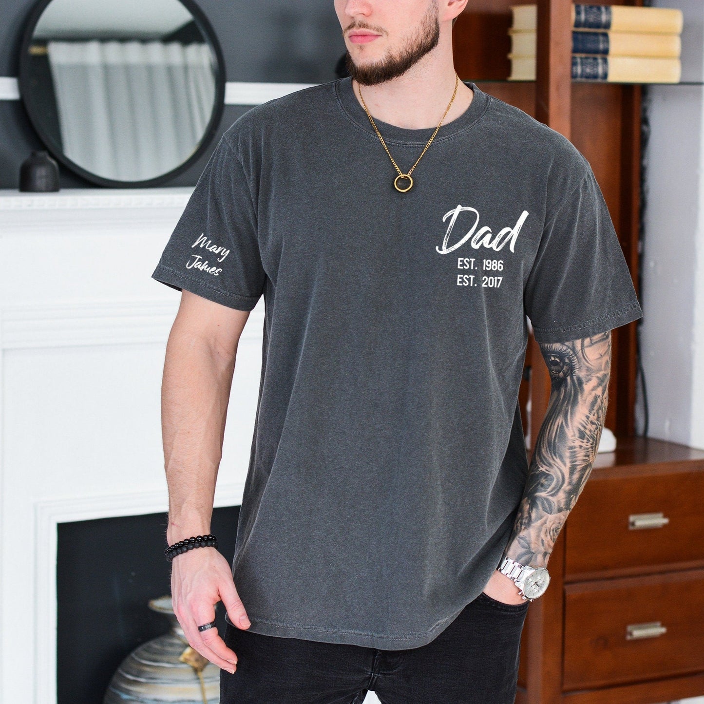 Personalisiertes Papa-Kapuzenshirt mit individuellem Namen und EST-Datum zum Vatertag