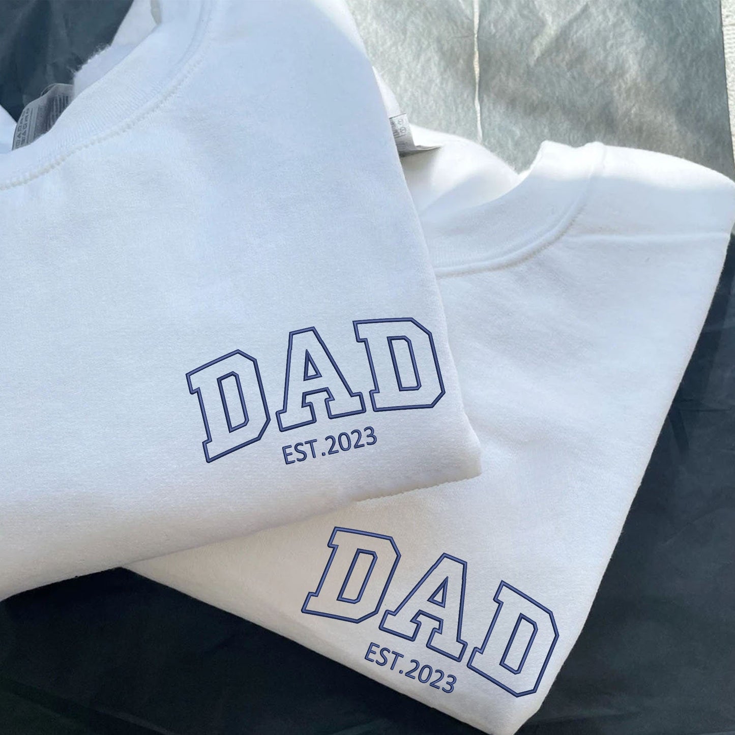 Benutzerdefinierte bestickte Papa EST Sweatshirt mit Kindernamen auf dem Ärmel für den Vatertag 
