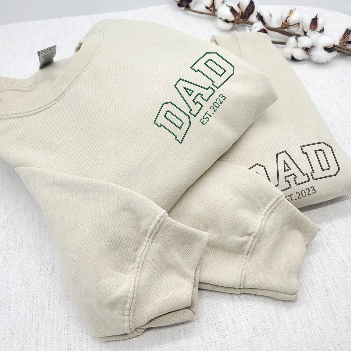 Benutzerdefinierte bestickte Papa EST Sweatshirt mit Kindernamen auf dem Ärmel für den Vatertag 