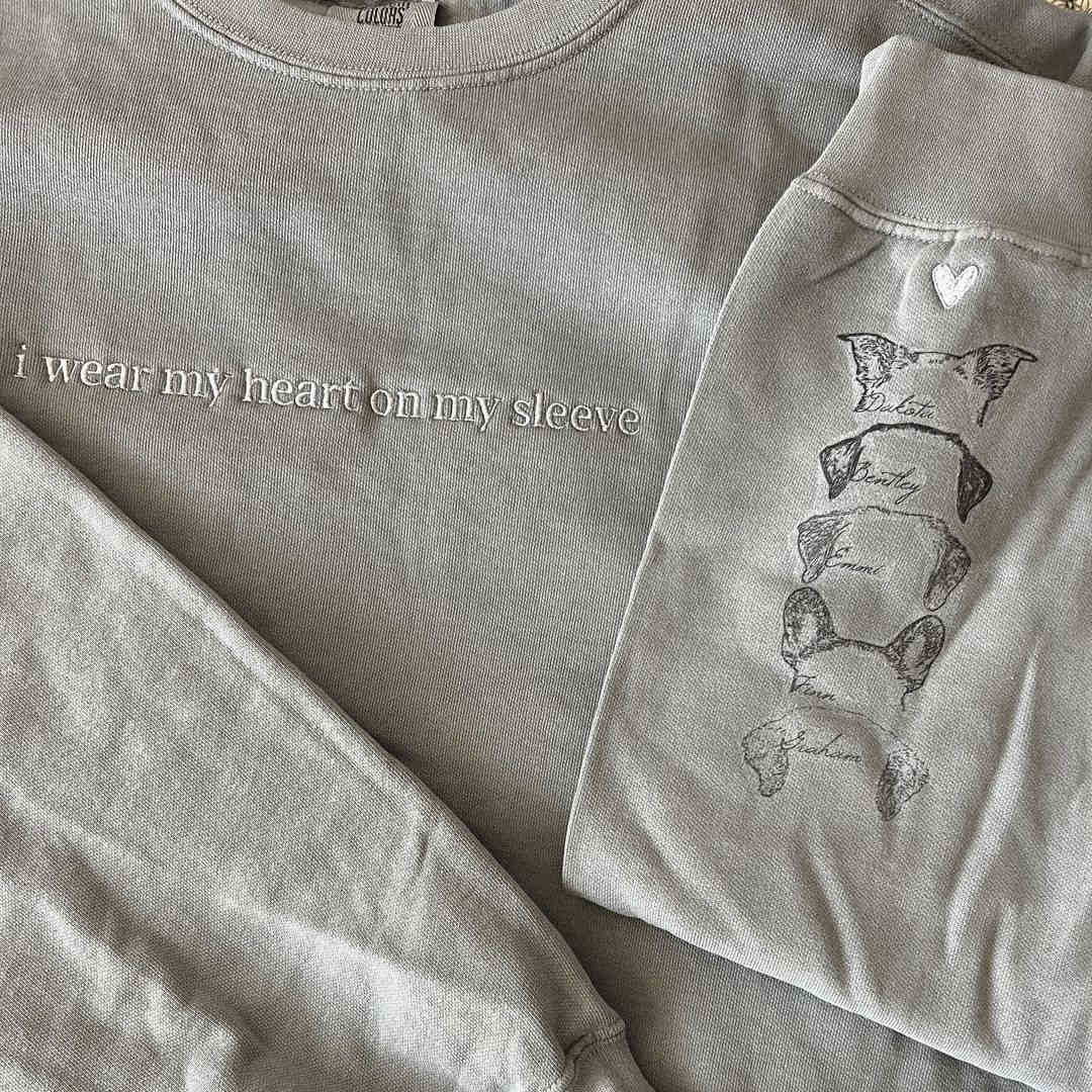 Sudadera con capucha personalizada con orejas de mascota bordadas "Llevo mi corazón en la manga", regalo para amantes de los perros